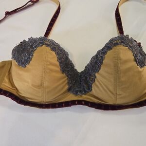 MAISON LEJABY Luxurious Gold and Gray Lace Bra